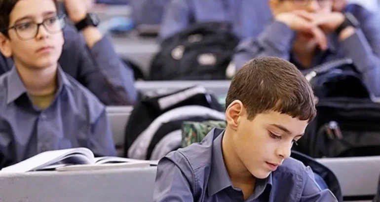 مدارس شاهد چیست و چه دانش آموزانی می توانند ثبت نام کنند؟