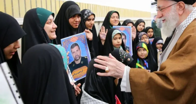 خانواده های معظم شهدا الگوی بی نظیری برای ملت ایران هستند